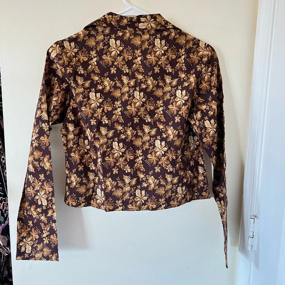 Doen NEW Sheila Top in Fern Grove Floral - Picture 10 of 10